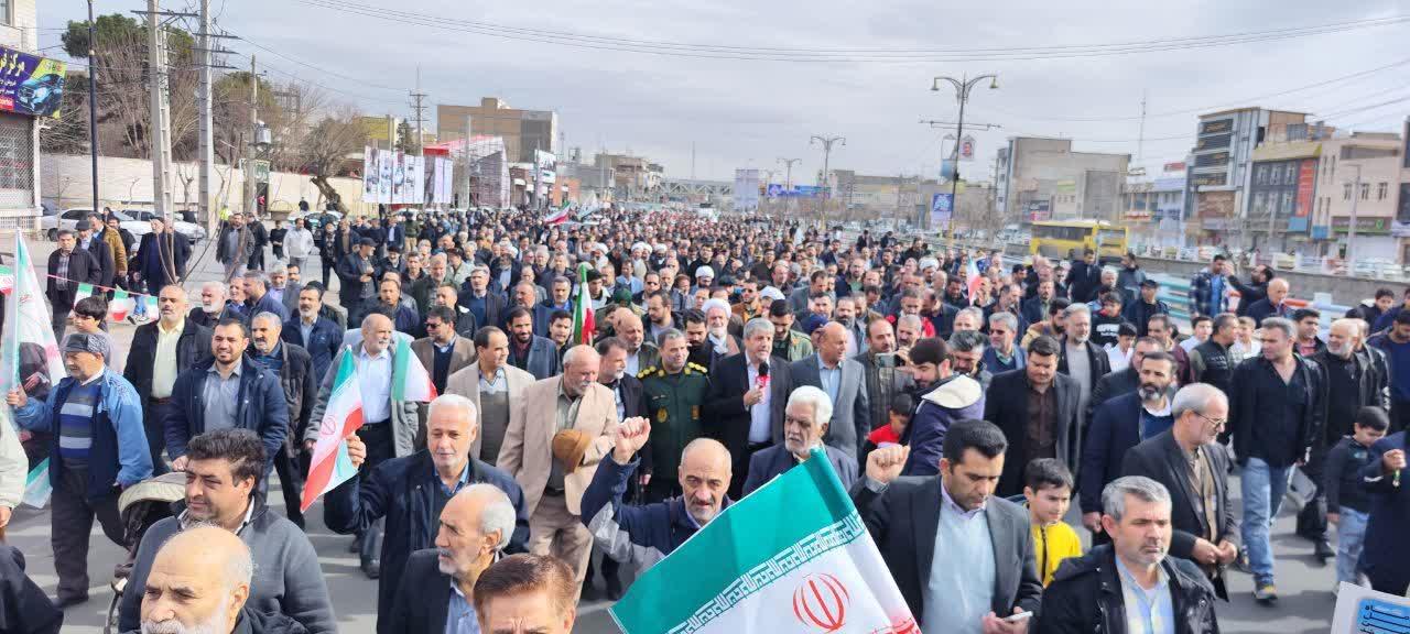 خروش مردم اسلامشهر در راهپیمایی یوم الله ۲۲ بهمن و جشن سالگرد پیروزی انقلاب اسلامی